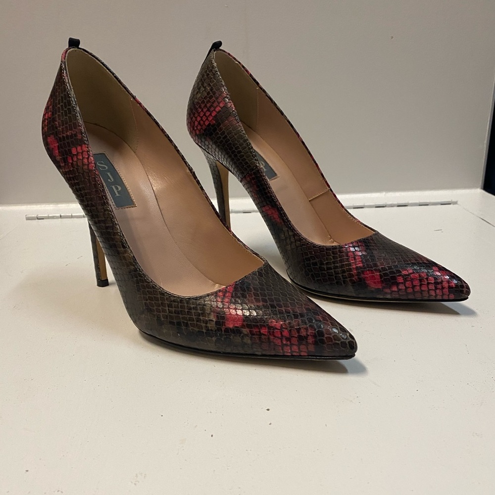 SJP Fawn 4in heel. Pink, black and gray snake skin. Size 39 1/2. Great shape